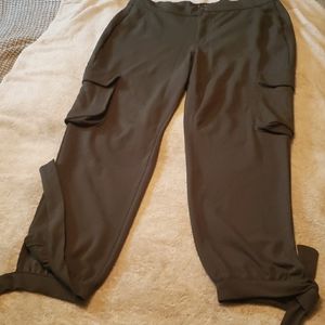 Dressy cargo pants with side pockets and ties a